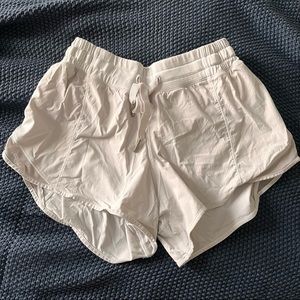 White lululemon hotty hot shorts 4”